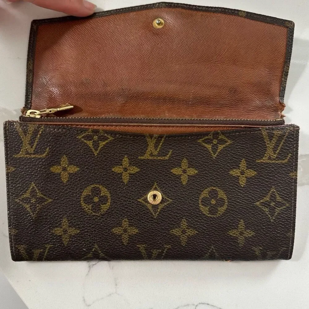 Vintage Louis Vuitton Monogram Sarah Wallet - Picture 5 of 14